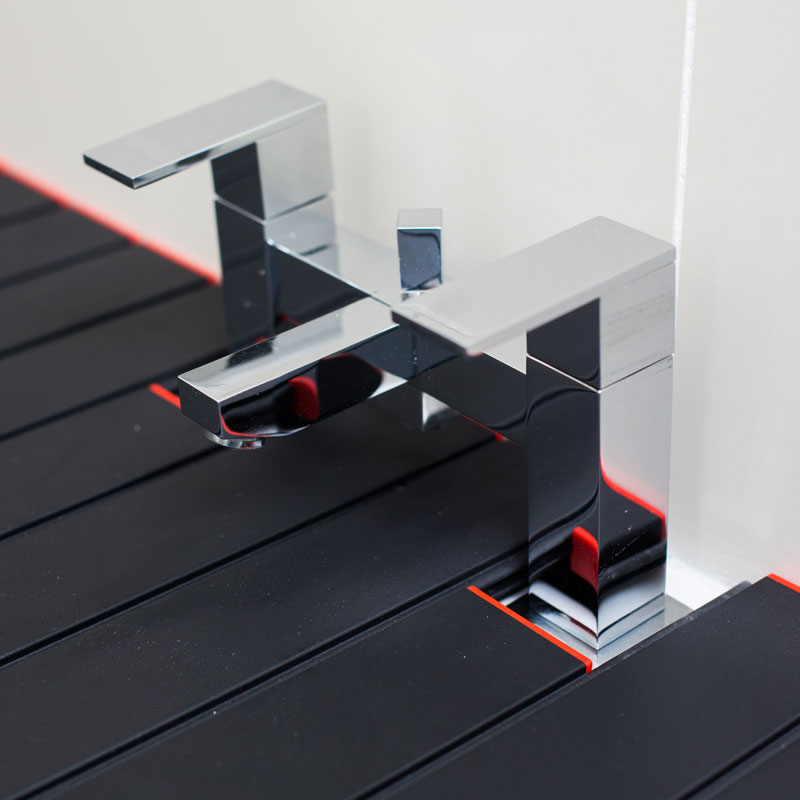 Bobs-Top-gallery-adjustment-middle-taps-on-bath